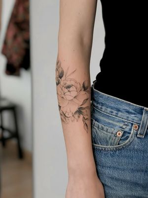 #rosetatto #flowertattoo #finelinetattoo #tattooforgirls #mariloillustration 