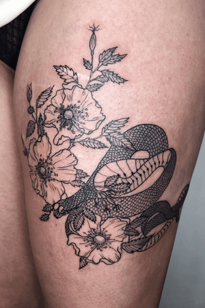 Snake+ wild rose composition