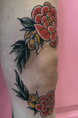 Floral knee decor 