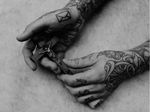 Matthias Böttcher. #DescriptiveAnatomy #VerenaFrye #maostatuadas #tattooedhands #maos #hands