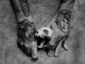Primeira foto tirada para o projeto em 29/10/2013. Mãos do tatuador Luca Degenerate #DescriptiveAnatomy #VerenaFrye #maostatuadas #tattooedhands #maos #hands #LucaDegenerate