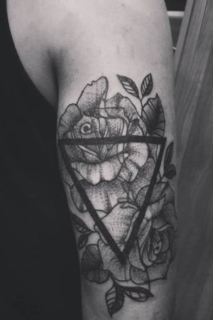 #tattoo #linework  #dotwork #whippshading #blakwork #illustration #triangle #geometric #roses #leaves #coverup #blastover