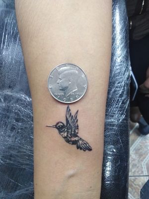 Mini tattoo black&grey colibrí @chavotattoo82 