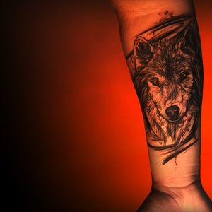 New Sketch on my skin 👽#wolf #sketchstyle #sketchtattoo #sketch #onlyblacktattoos #shades #wolves #style #art #forearmtattoo #forearm #italy #sicily 