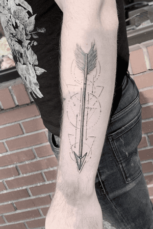 Geometric arrow on the forearm 