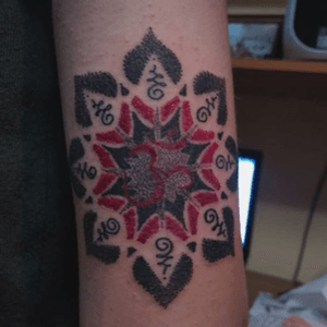 #tattoo #dotwork #linework #mandala #geometric #blackandred #ohm #unalume 