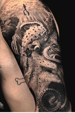 #octopus #diver #coral #tattoos #tattooed #tattoo #tattooink #tattooink #tattooist #tattooismylife #tattooart #tattooartist #tattooshop #inklife #ink #inked #inkedup #blackandgrey #black #realism #relistictattoo #realism #cheyenneprofessionaltattooequipment #cheyenne #instagramsrbija #inkstagram