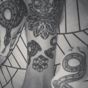 #tattoo #linework #dotwork #whipshading #geoemtric #snake #portals #surrealism #abstract #gapfiller #illustration