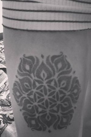 #tattoo #blackwork #dotwork #mandala #geometric #symmetry 