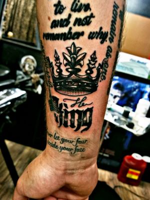 Small crown with "Her King"Fusion ink