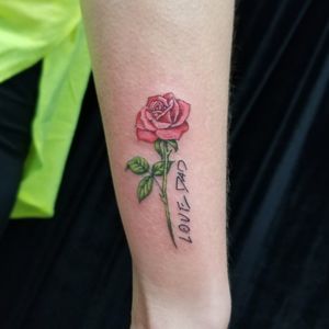 “Fathers, be your daughter’s first love and she’ll never settle for anything less.” Unknown#rosetattoo done with #crowncartridges by @kingpintattoosupply #dad #love #rose  #tattoo #tattoos #inked #girlswithtattoos #tattooed #instatattoo #tattooart #tattooedgirls #besttattoo #thebesttattooartists #ink #instafashion #womantattoo #tattoolive #lovetattoo #beautifultattoo #lovetattoo #ideatattoo #perfecttattoo #woman #body #Miamibeach #tattoostudio #tattooartist 