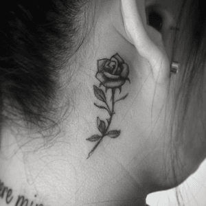 🌹 #blackandgrey#small#rosetattoo#behindear#tattoo#rose#flower#tattoos#bishoprptary#tattooshop#aspiredink#tattooartist#inkbyjv2017#california#whosnext#follow#like#bestofday#good