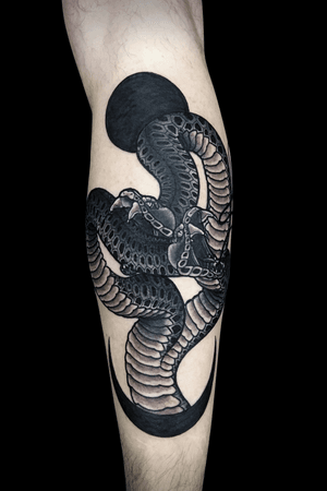 • tattoos@danielasagel.com • #danielasageltattop #snake #snaketattoo #serpent #serpenttattoo #schlange #serpente