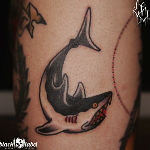 Gapfiller shark... redrawn Norman Collins... done  by./ david #tattoo #tattooedpeople #guyswithtattoos #sharktattoo #traditional #traditionaltattoo #traditionalbangers #americantraditional #americana #armtattoo #bold #shark #wuppertal #solingen #classictattoo #hilden #sailortattoo #boldlines #sailorsgrave #sailorjerry #boldwillhold #davidvandamn #picoftheday #tattoosofinstagram #tradwork #tradworkers #oldlines