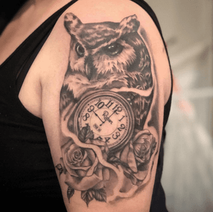 🦉⏱🌹 #blackandgrey#tattoos#owltattoo#clocktattoo#roses#memorial#tattoo#art#inkedup#inkeeze#bishoprotary#davincineedles#tattooshop#aspiredink#orangecounty#tattooartist#inkbyjv2018#california#whosnext#dm#tattosofinstagram#photooftheday#instagood#tatuajes#rosetattoo (roses and clock are healing the owl is fresh)