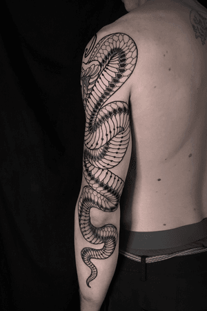 Work in progress, first session done in London • tattoos@danielasagel.com • #danielasageltattop #snake #snaketattoo #serpent #serpenttattoo #schlange #serpente #workinprogress #inprogress #london #tattoolondon #londontattoo