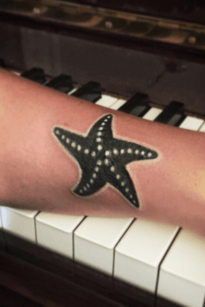 Beyaz gölge diyoruz, etiket misali bir hava katması için ⭐️ #Starfish #Sea #Tattoo #Antalya #tattoodesign #tattooart #tattoogirl #tattooer #tattoostyle #tattoodo 