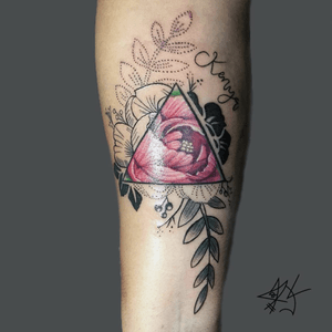Flor geometria #tattoo #flowertattoo #tatuajeflor #tatu #tattooarte 