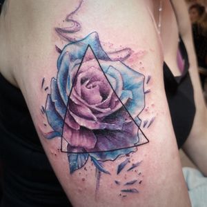 Custom abstract rose tattoo, with some freehand #tatttoo #rose #abstract #abstracttattoo #freehand #geometry #colourtattoo #colourful #rosetattoo #abstracttattoo #coverup 