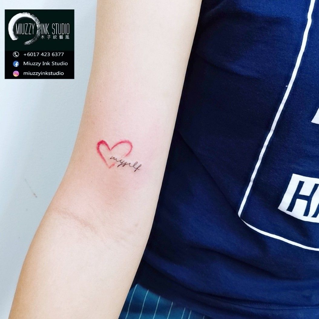 Love myself by Raice Wong  Tatuaje texto Tatuaje en el hombro para  mujer Tatuajes delicados femeninos