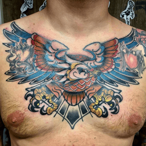 a aguia do Dani, muito obrigada, lines healed color fresh, thanxs for the trust Dani #tattoo #eagle #tattoos #tattoozurich #zurichtattoo #switzerland🇨🇭 #zurich🇨🇭 #chesttattoo #zurichcity #hautrock #haarrock #happy #thankful