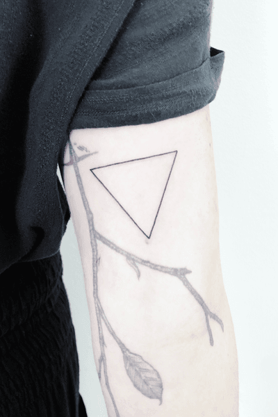 Simple fine line triangle 