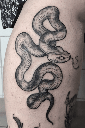 Serpent gravure et dotwork 