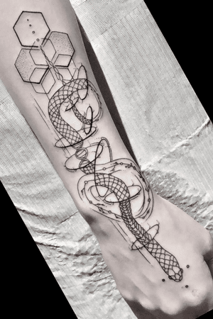 Something special I did on my fiancée yesterday! #line #fineline #art #linework #snake #unique #style 