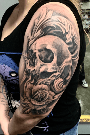 Skull with rose and filigree