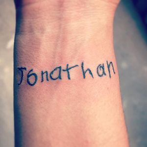 5to #tatto #garabatos nombre de mi #amor chiquito #sobrino #jonatran, el mismo escribió su nombre 😜 #tequis #qro #tatuador Kayo Rayones 