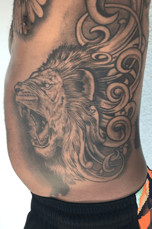 Freehanded Lion Filigree on Ty. 