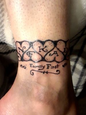 A heart for every one of her kids and a letter for each of they're first names. Family first ankle band.#hearts 