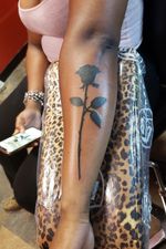 black rose #etheartist #yeswork #tattoos #slanginink #spektraxion #empireink #hivecaps #rosetattoos 
