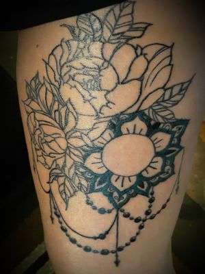 Thigh pieceFlowers with mandalaNot finished