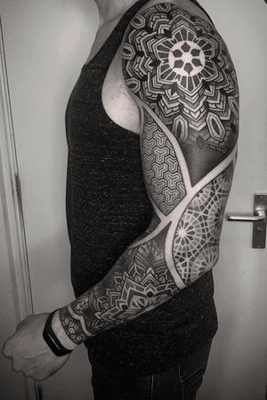 Done by Andy van Rens @swallowinktattoo @balmtattoo_benelux  #tat #tatt #tattoo #tattoos #tattooart #tattooartist #blackandgrey #blackandgreytattoo #geometric #geometrictattoo #omfgeometry #dailydotwork #geometrip #graphic #graphictattoo #graphicdesign #mandala #mandalatattoo #inked #art #dotwork #dotworktattoo #ink #inkedup #tattoos #tattoodo #ink #inkee #inkedup #inklife #inklovers #art #bergenopzoom #netherlands