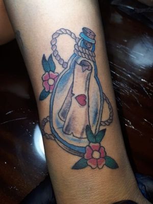 Bottle tattoo.Traditional art. Agujas 7RL & 11RSDuracion 1.30h
