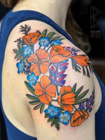 Custom california wild flower shoulder tattoo #colortattoo #flowertattoo #wildflower #poppies #poppy #lupine #california #skull #neotrad #neotraditional 