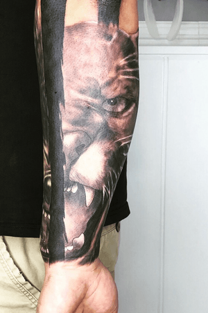 Lion and wolf wrap around done at Mad Catz Tattoo by senior artist @bigbear_tattoos, for more work, check out his instagram 