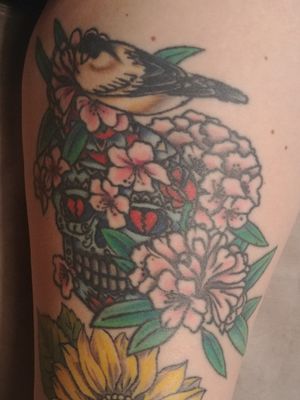 Sugar skull with Rhododendrens and Goldenfinch for Washington state