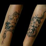 Tattoo de hoy.. #tattoo #inked #ink #snake #cerezos #flowers #flores #blackwork #black #linework #cerezostattoo #blacktattoo #snaketattoo #serpientetattoo #flowerstattoo #tatuajesdeflores #luchotattoo #luchotattooer