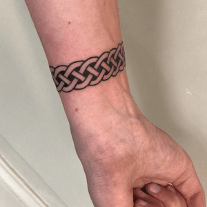 Perfect Celtic Armband. Imstagram:leolisboa_tattoo