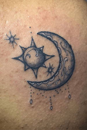 Simple moon and sun with some fine lines on the inside .#blackwandgrey#tattoos#moontattoo#