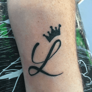 L with a crown 