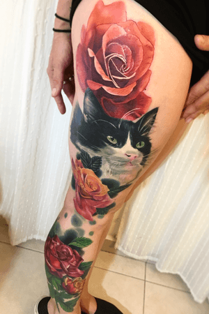 #realism #cat #legpiece #color #rose #leafs #hyperrealism