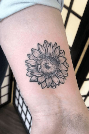 Little sunflower on the wrist. Blackwork and white highlight.