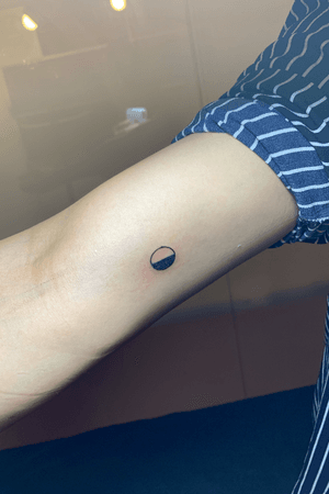 circle mini tattoo