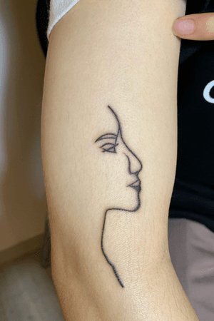human face line tattoo
