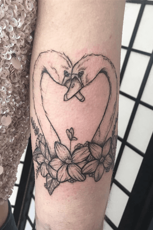 Cute embracing swans and floral cluster. Whipshading and dotwork included. Back of the arm. Blackwork and whitw highlight.
