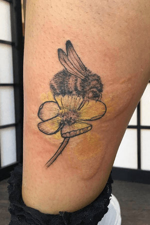 Watercolour buttercup and bee floral piece. Ankle tattoo. Dotwork.