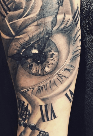 Detailed eye done by bigbear_tattoo on instagram 